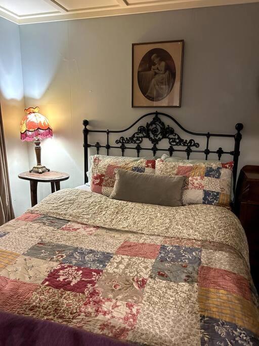 Oakura Pond Cottage - A Unique Kiwi Holiday Bach Екстериор снимка